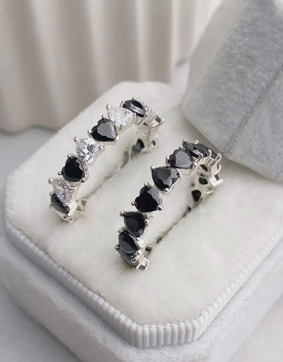 Black Heart Stone Ring | Silver Band with Black Hearts | Gothic Stackable Ring | Gift for Her | Romantic Jewelry